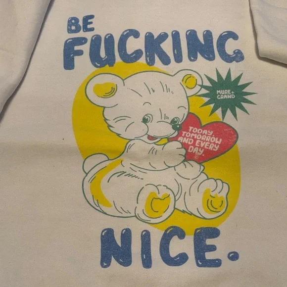 Graphic White Sweatshirt with Bear Print. XL - Soft - Picture 1 of 5